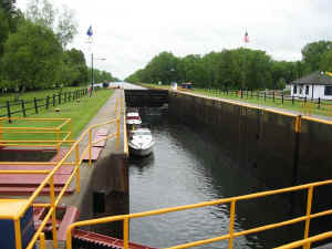 09.jpg (40335 bytes)